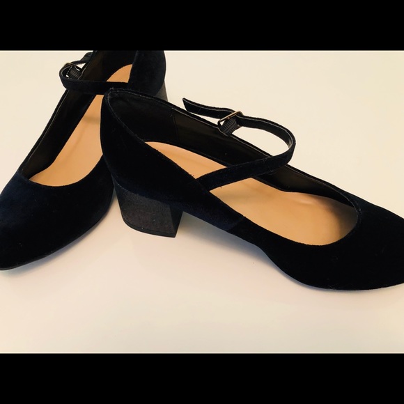 Shoes - Picture 1 of 2